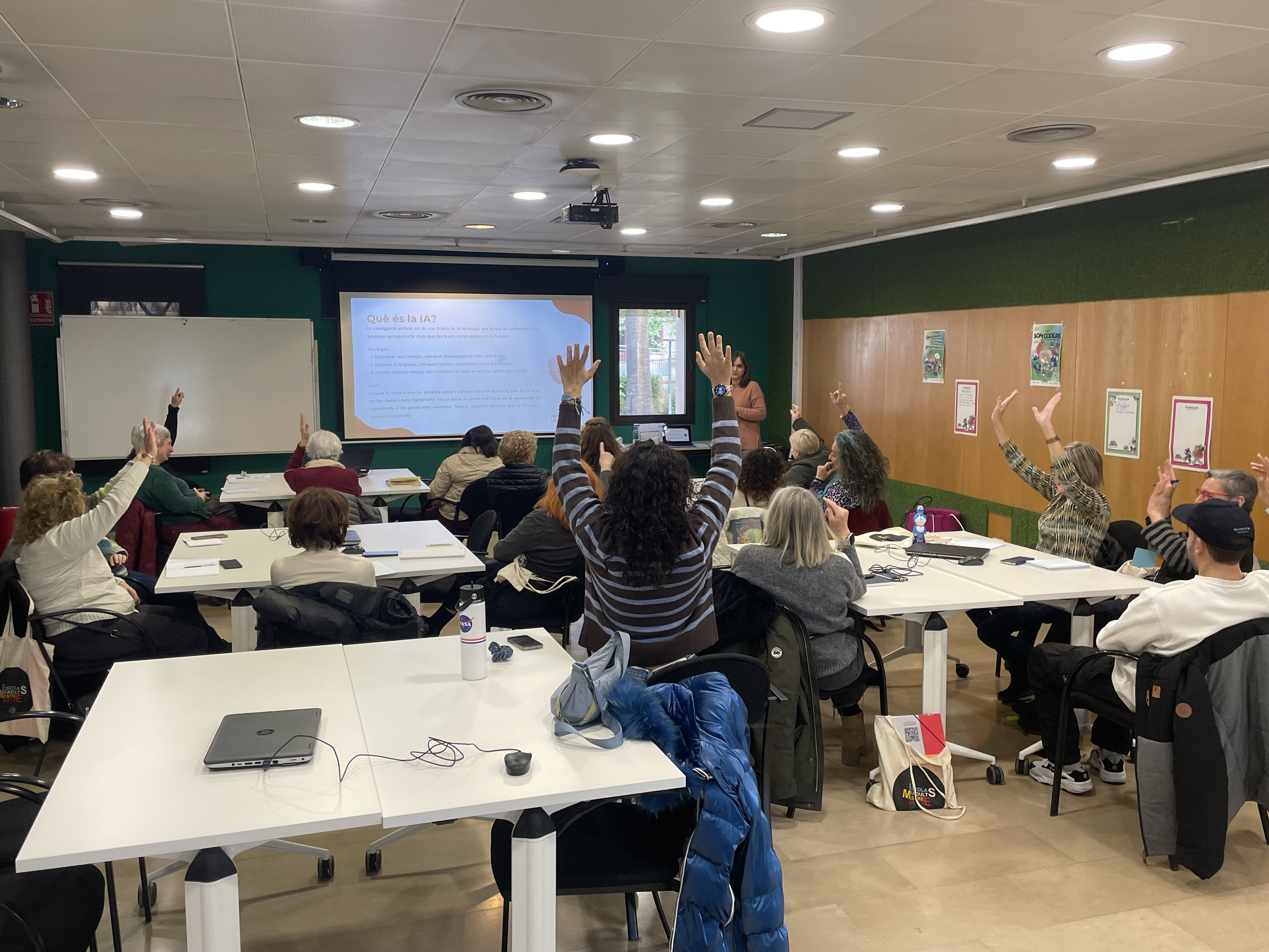 Los formadores guiando las actividades del taller
